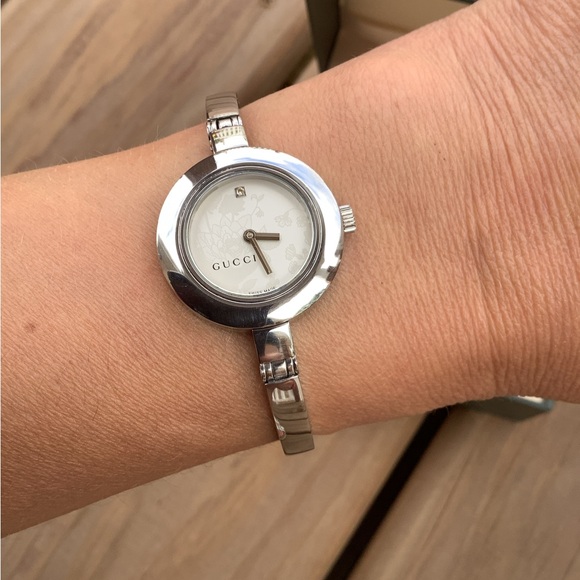 Ladies Gucci bangle watch ๐บ - Picture 5 of 13